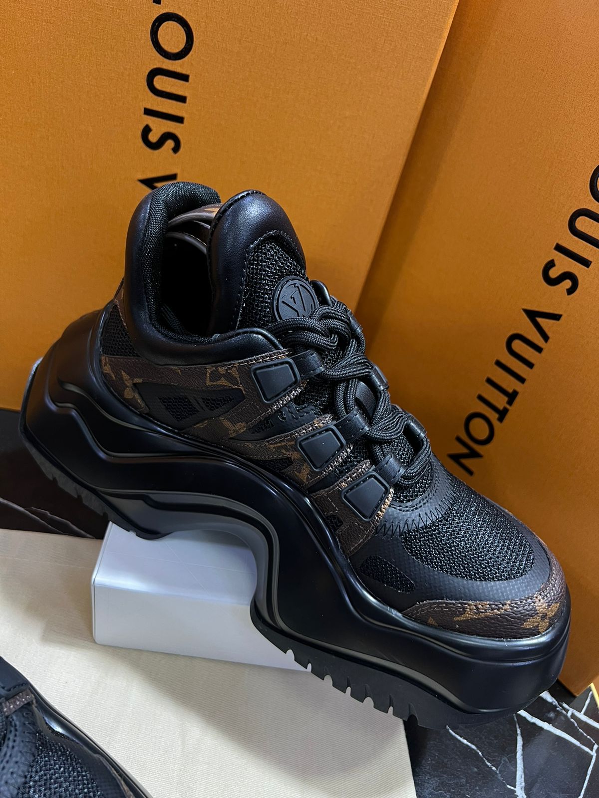 Louis Vuitton Tenis Negros