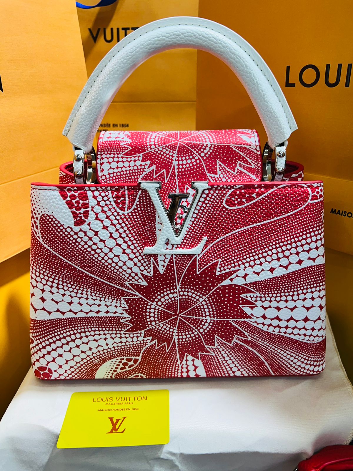 Louis Vuitton Capucine Edición Especial Rojo Blanco Piel