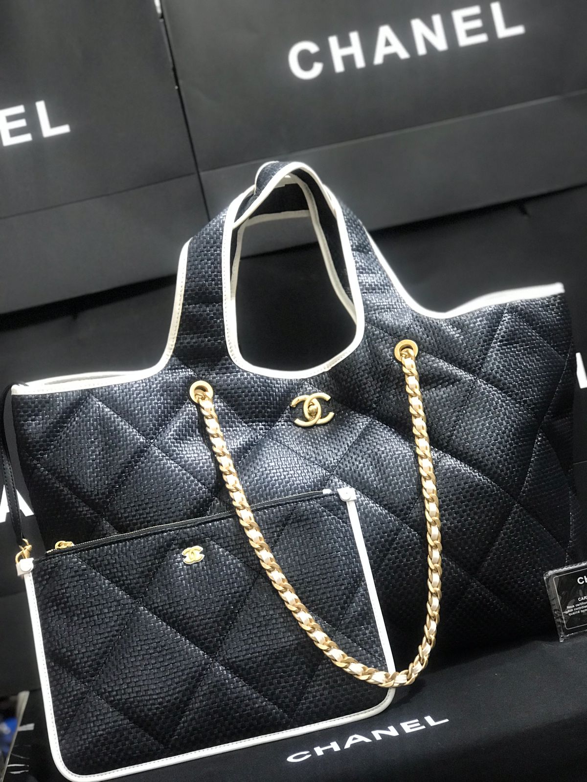 Chanel Negro Bordada Edición Especial