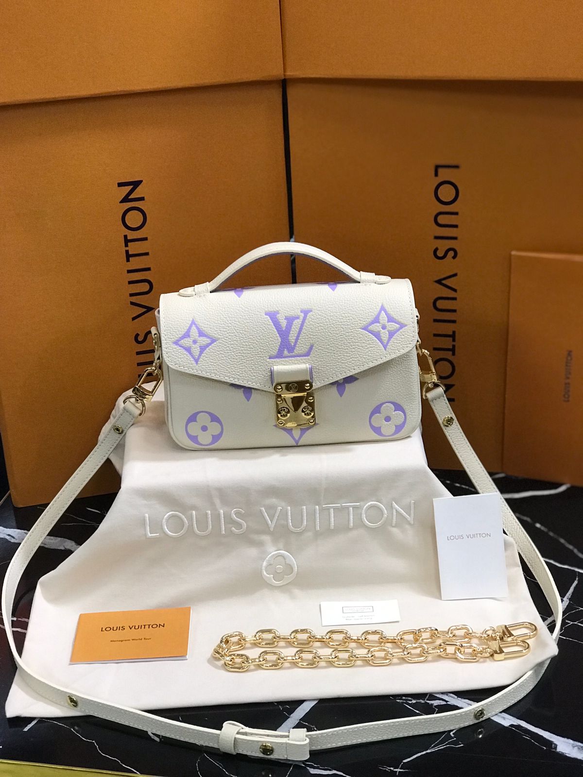 Louis Vuitton Blanco Lila Piel