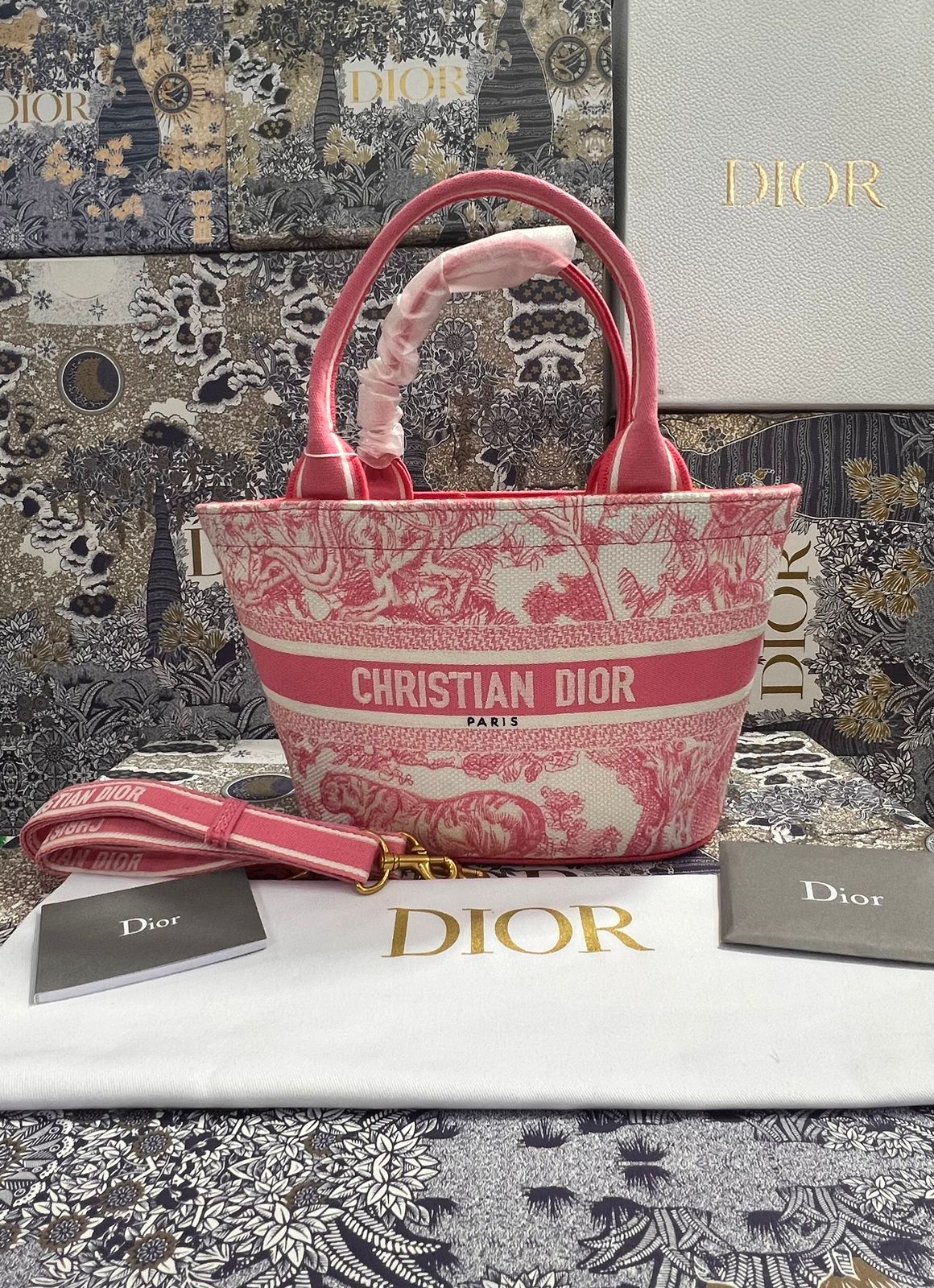 Christian Dior Rojo Bordada