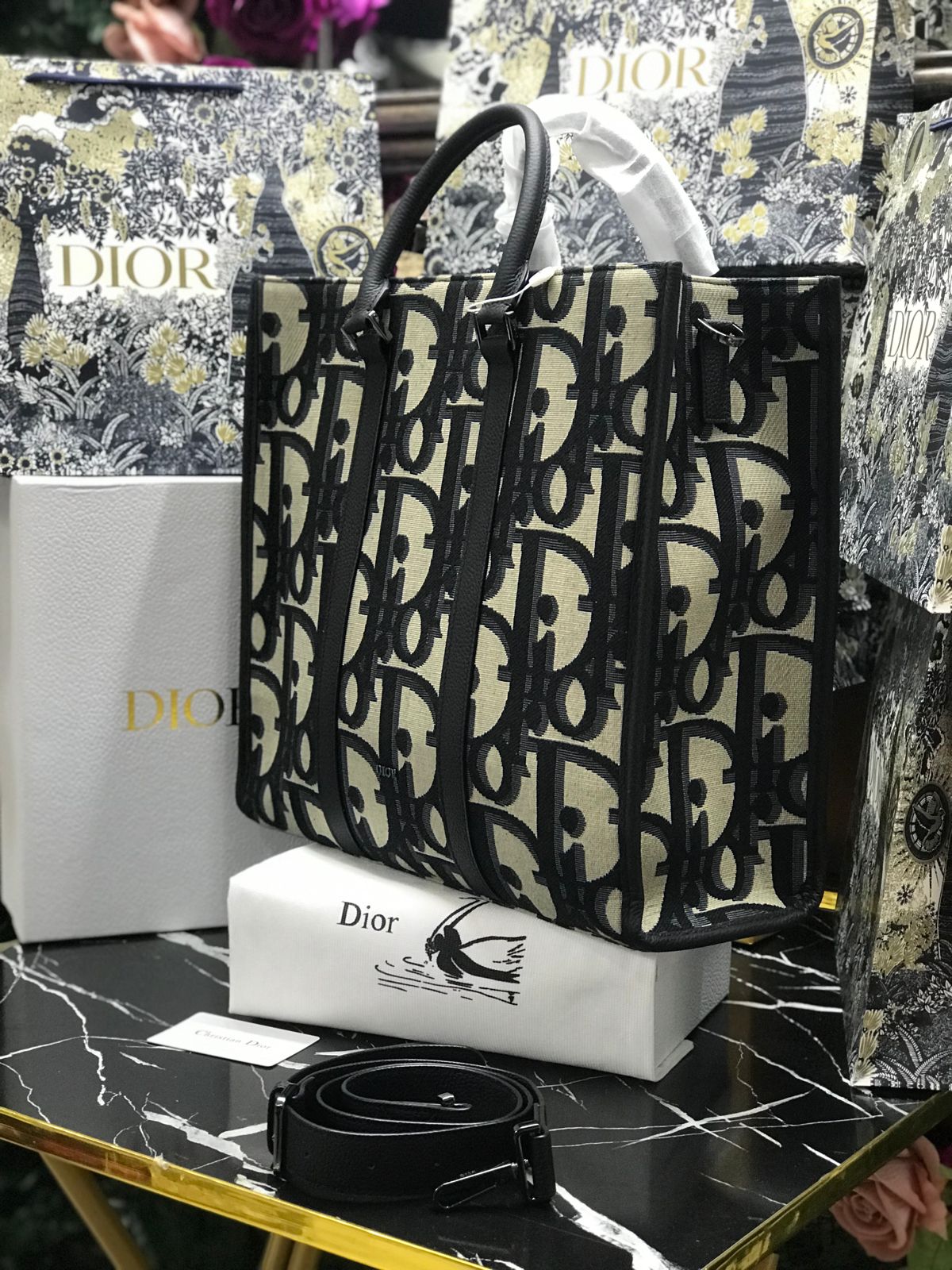 Christian Dior Beige con Negro Bordada con Piel