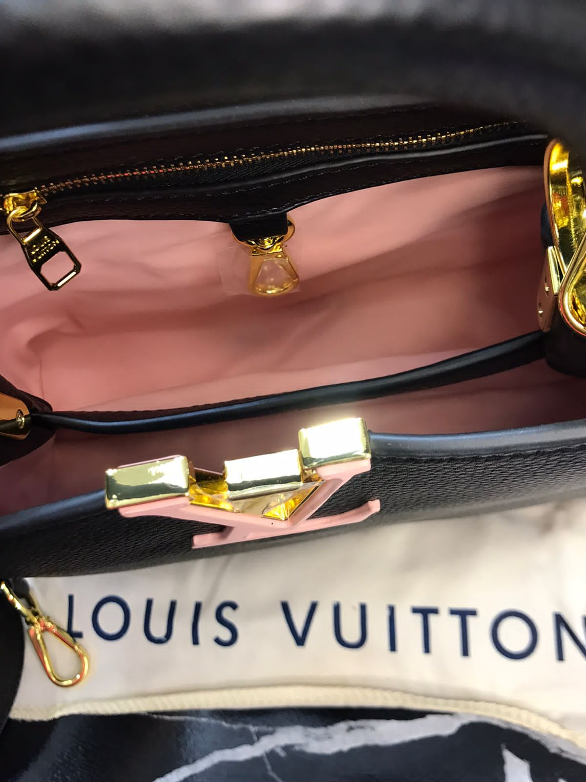 Louis Vuitton Negro Piel