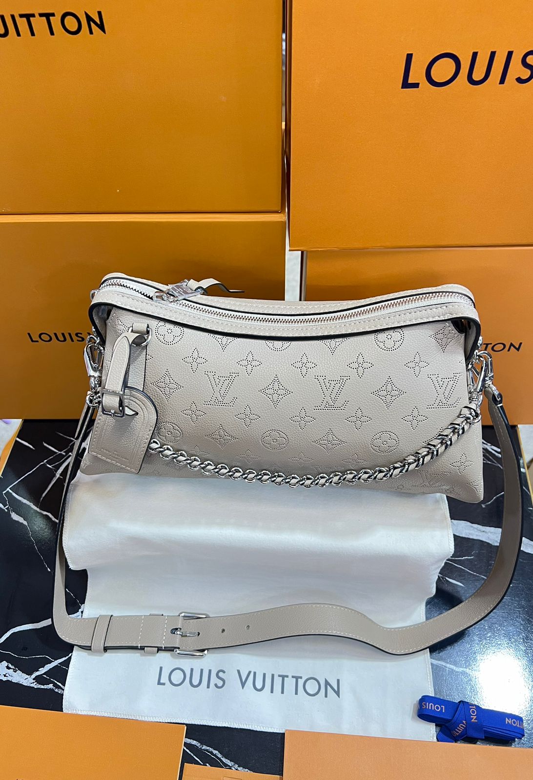 Louis Vuitton Beige Piel