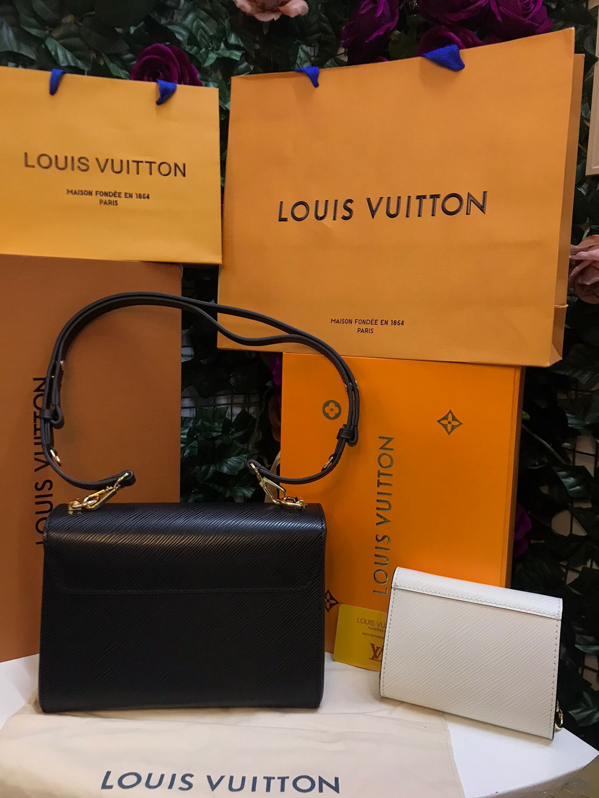 Louis Vuitton Negro con Monedero Blanco Piel