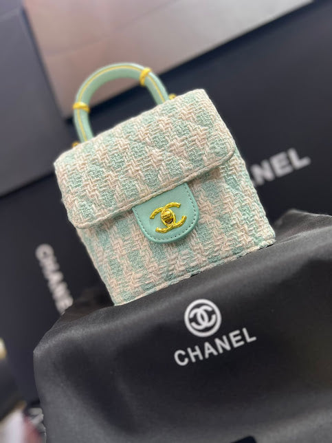 Chanel Verde Aqua Crochet con Piel