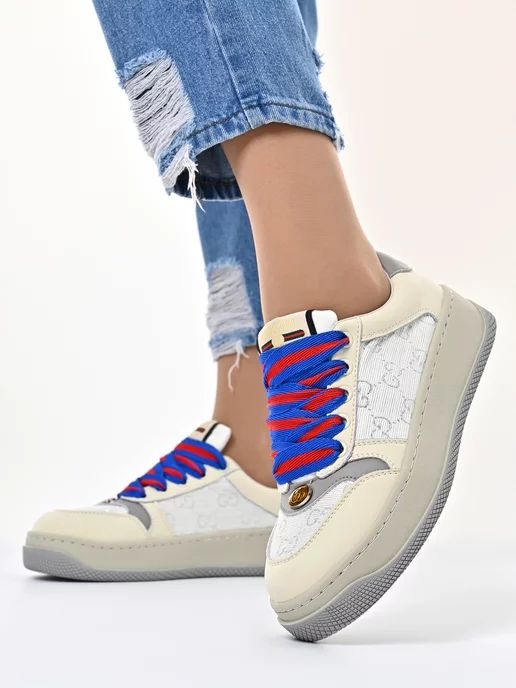 Gucci Tenis Blancos Agujetas Azul con Rojo