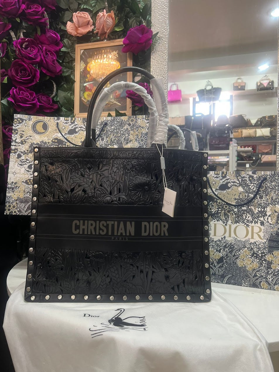 Christian Dior Negro Patron Floral Cuero