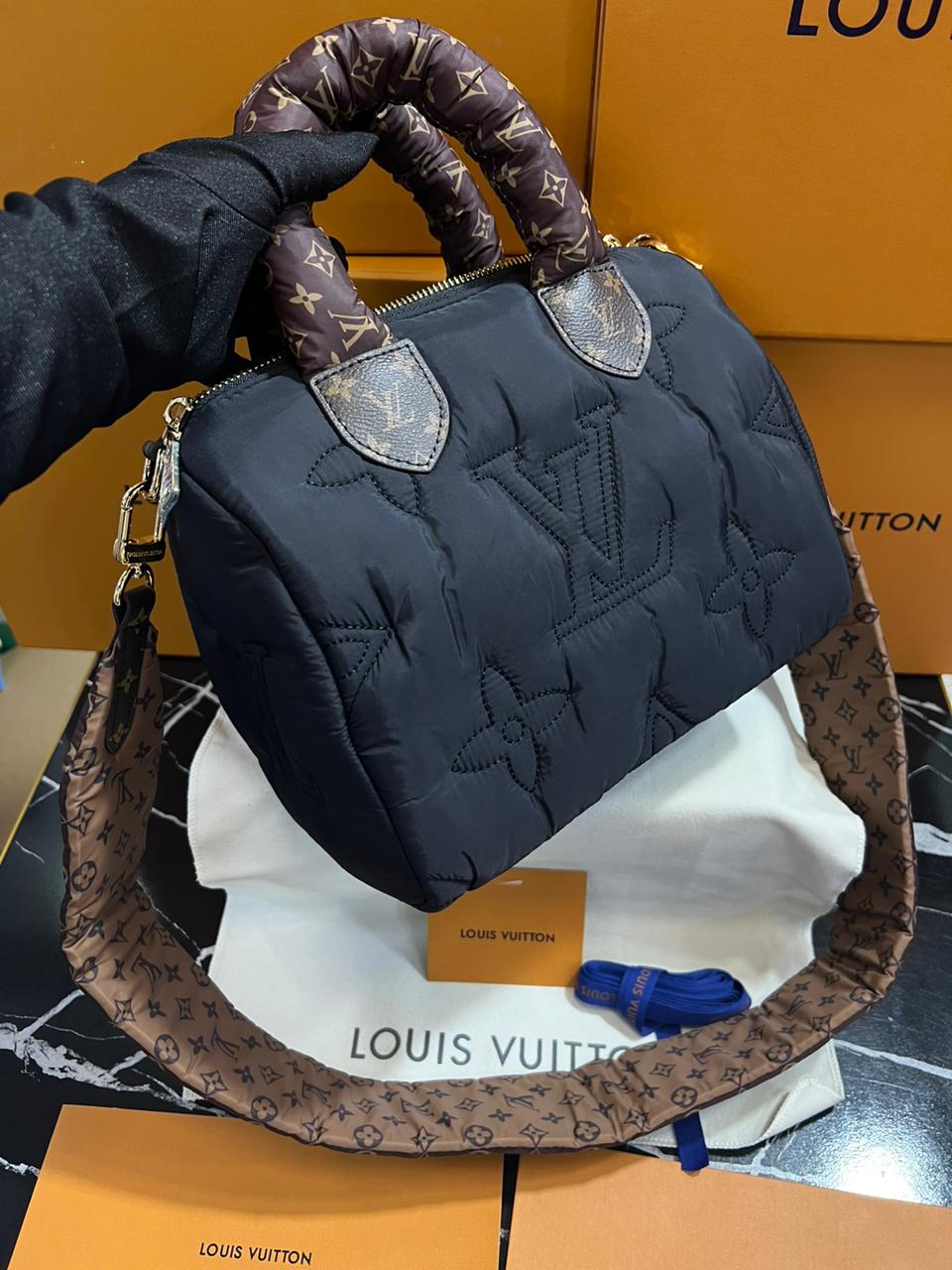 Louis Vuitton Negro con Café Tela