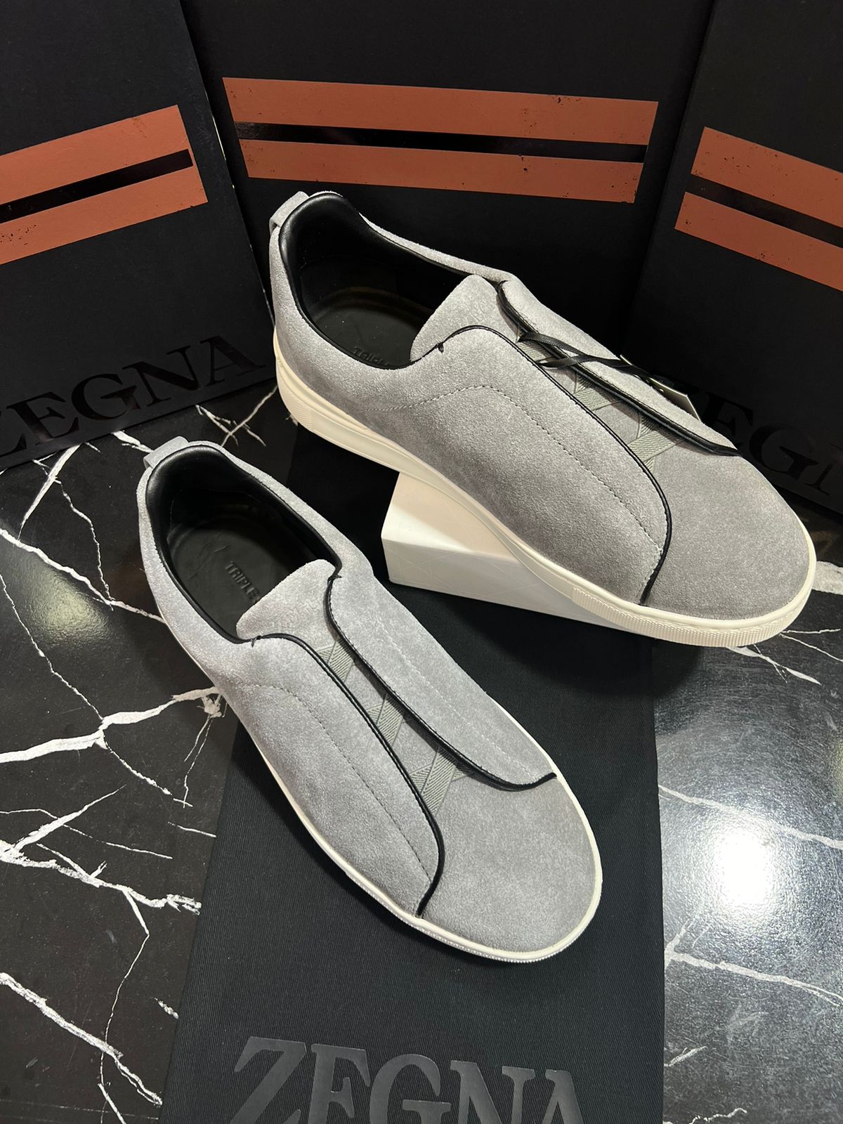 Zegna tenis color gris Caballero