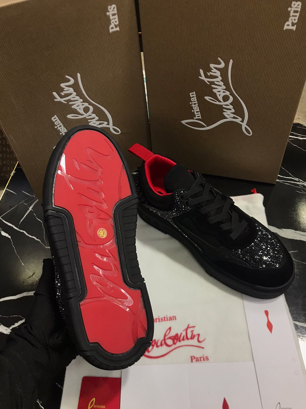 Louboutin tenis negros Caballero