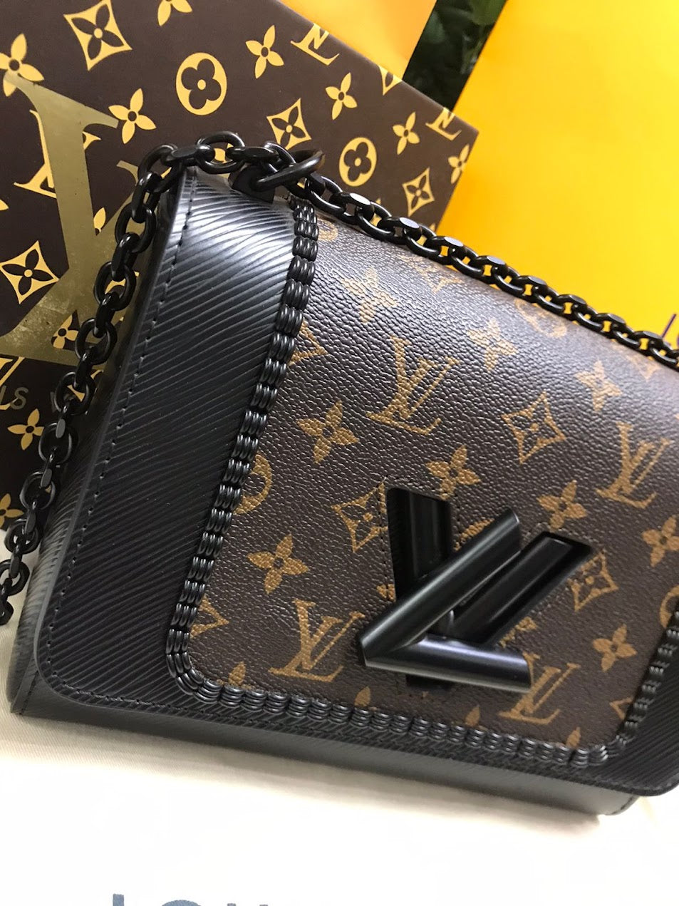 Louis Vuitton Negra Patron V Piel