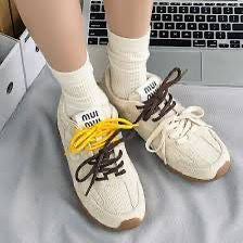 Miu miu colaboración New balance cafés