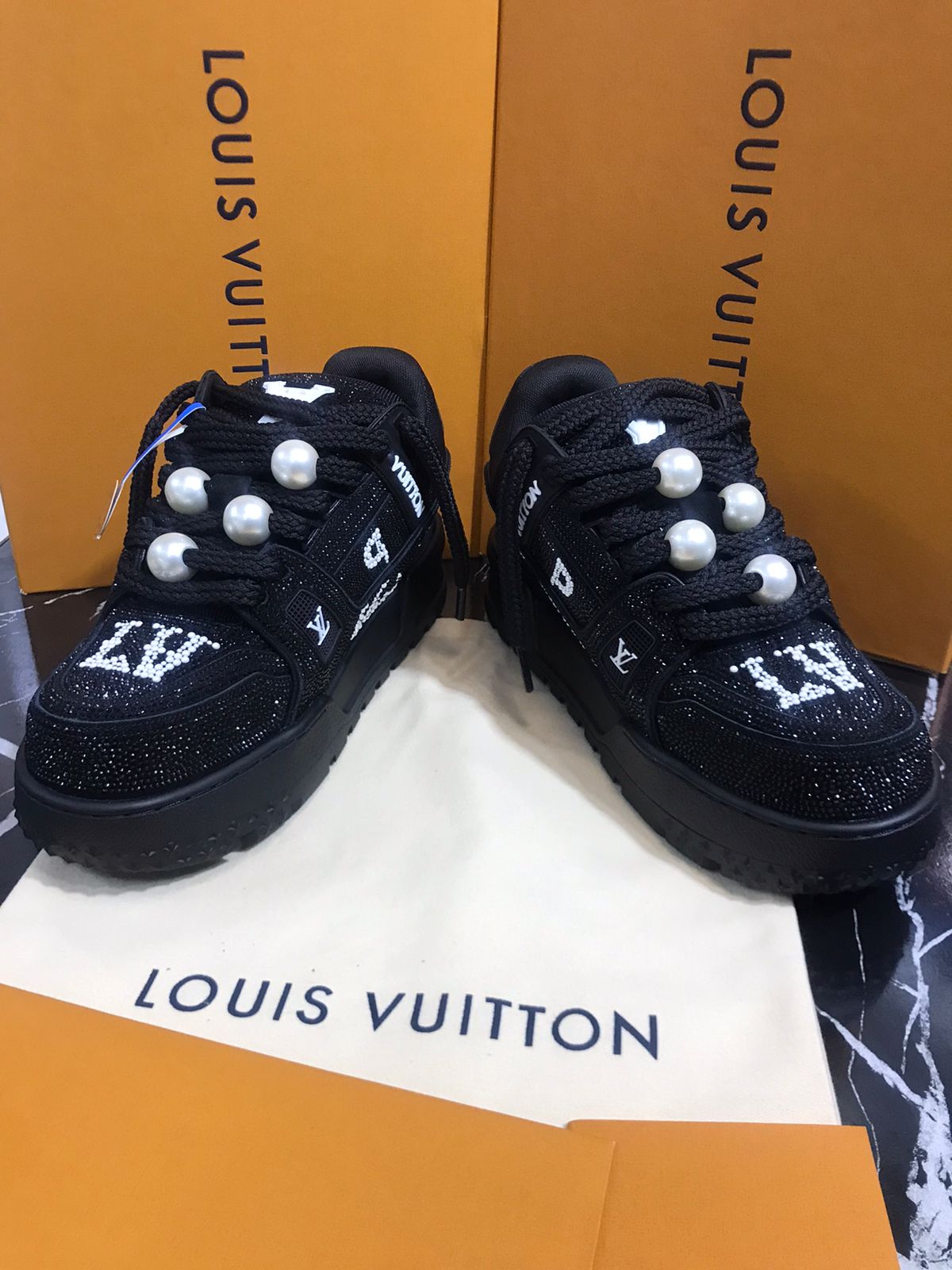 Louis Vuitton tenis negros Caballero