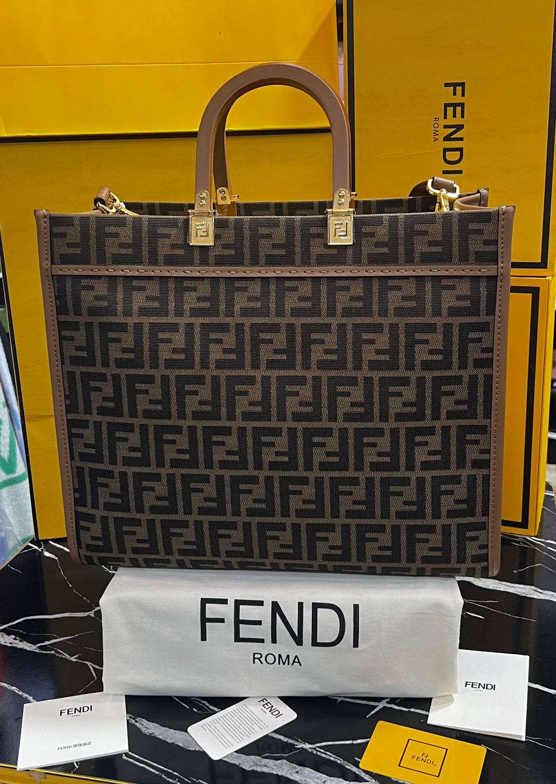 Fendi Roma Café Tela con Piel