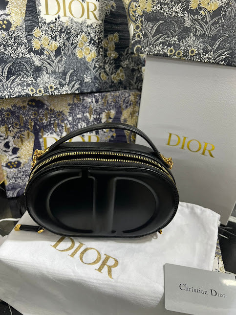 Christian Dior Ovalada Negro Piel