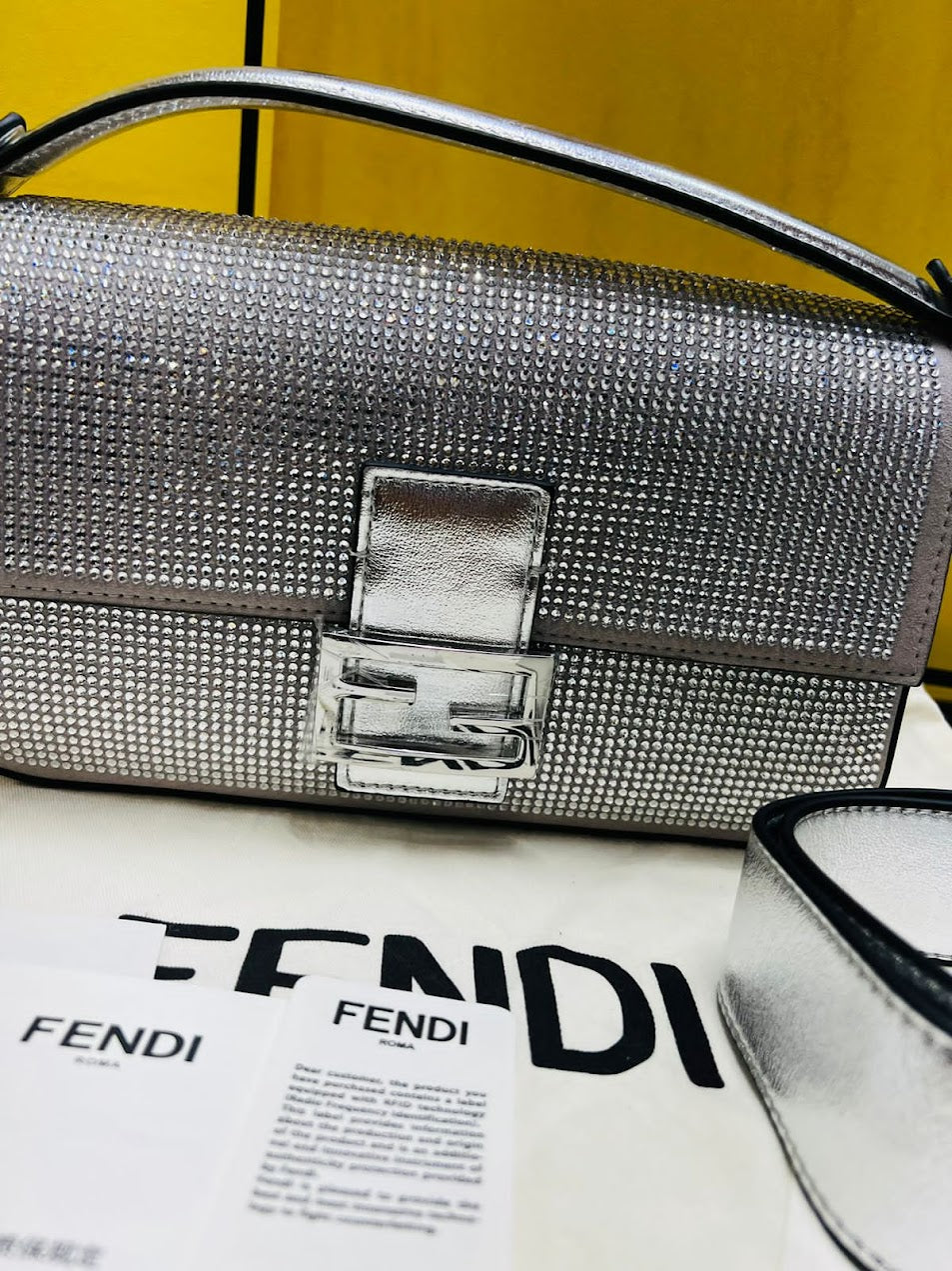 Fendi Plateada Tela