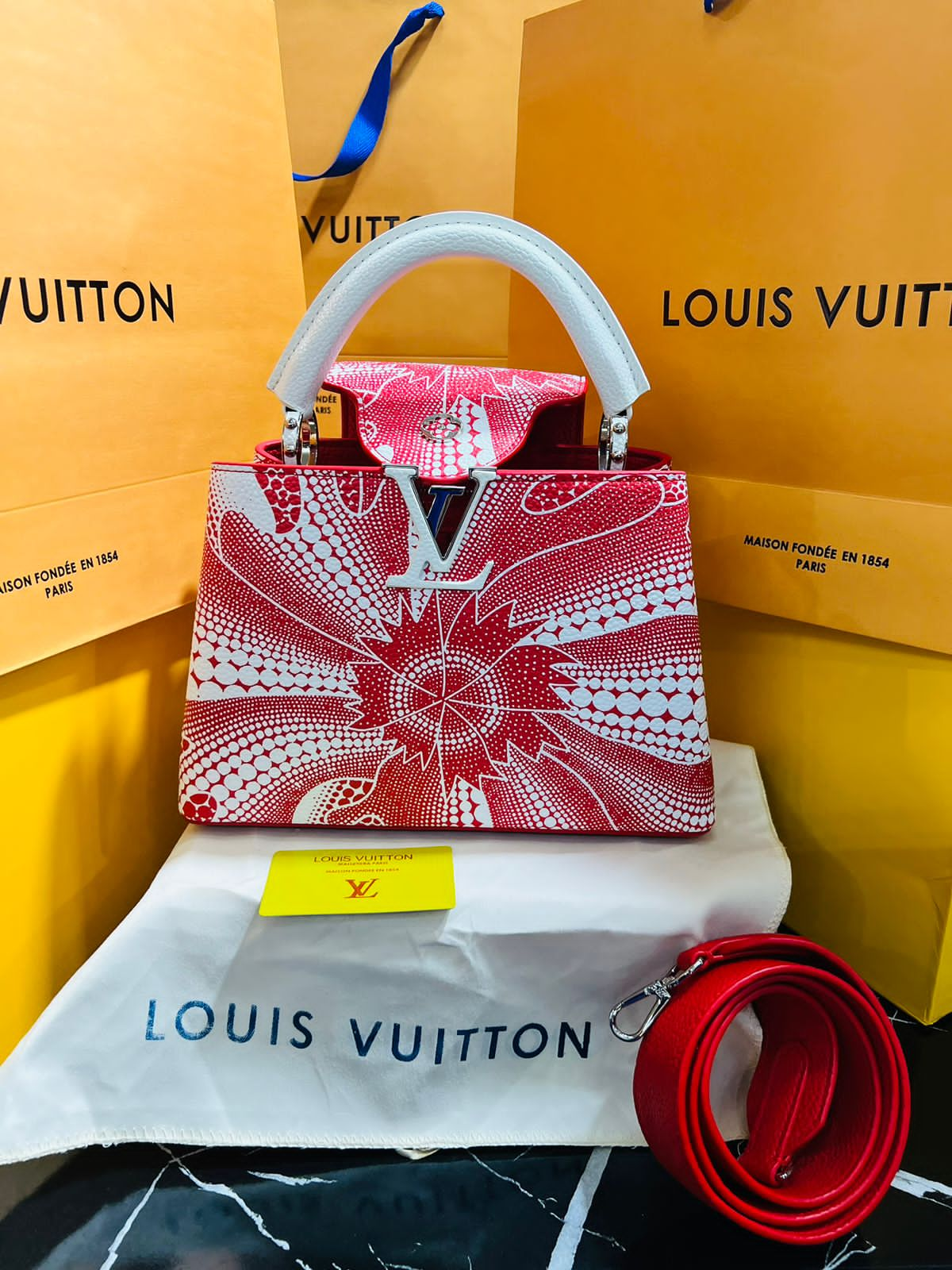 Louis Vuitton Capucine Edición Especial Rojo Blanco Piel