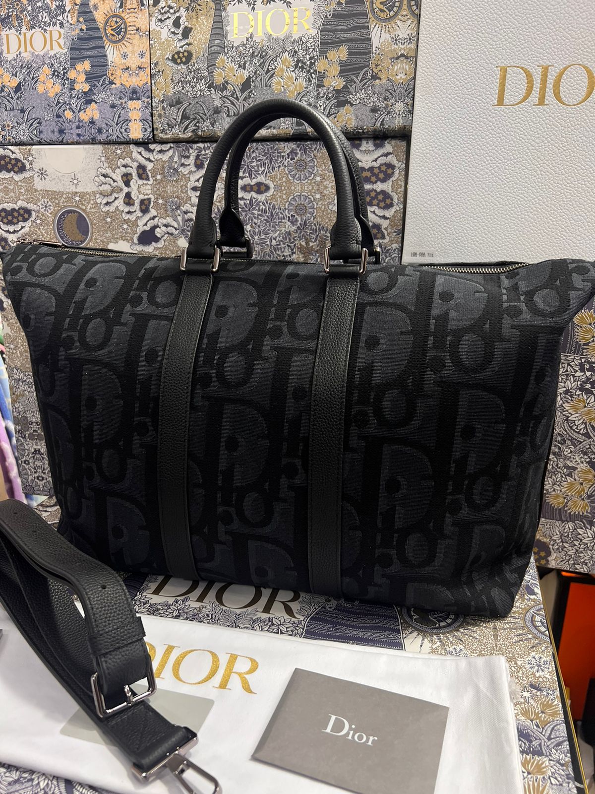 Christian Dior Negra Bordada con Piel