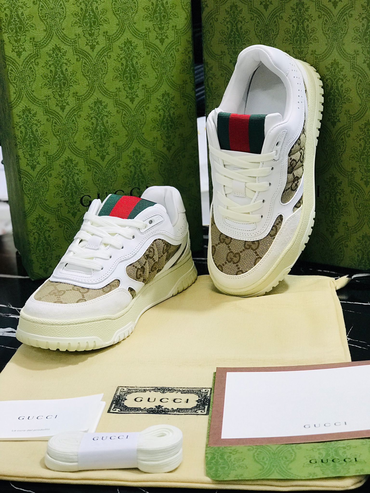 Gucci Tenis color blancos