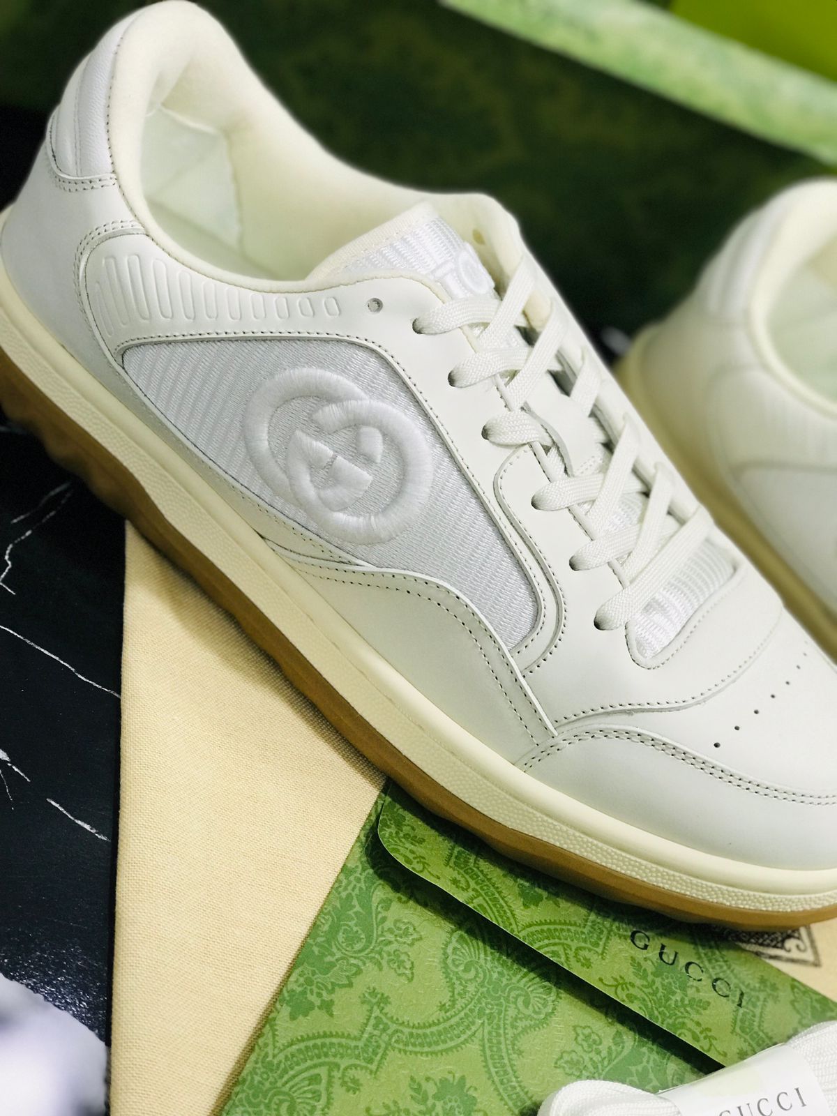 Gucci Tenis color crema Caballero