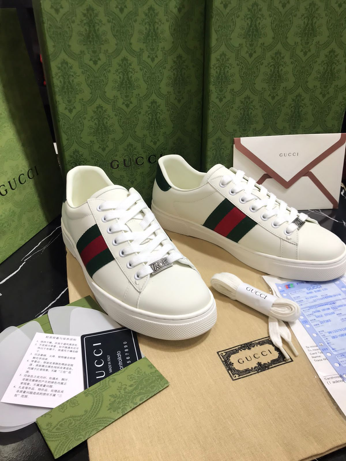 Gucci tenis color blancos Caballero