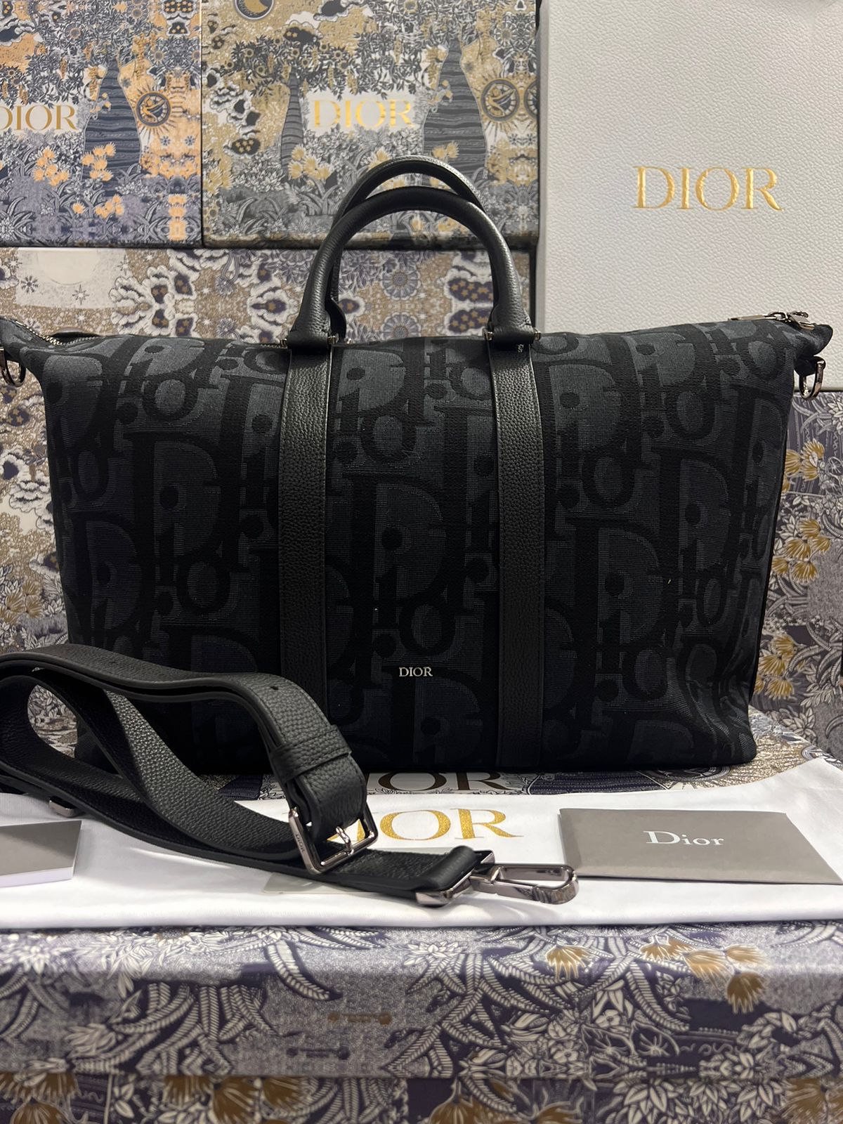 Christian Dior Negra Bordada con Piel