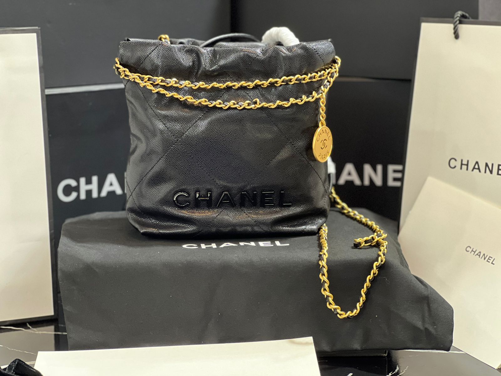 Chanel Negro Piel Cadena Dorada