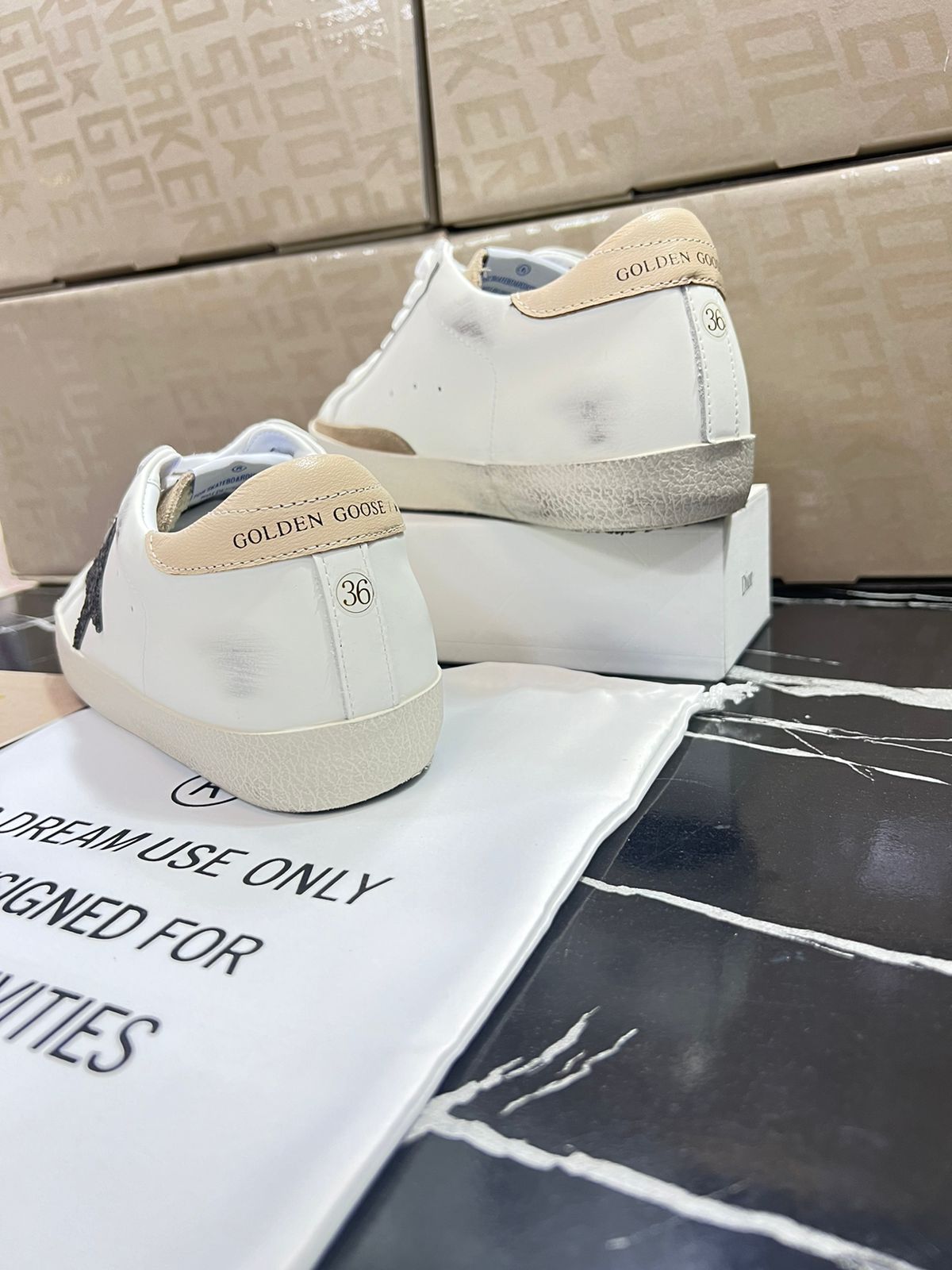 Golden Goose zapatos blancos