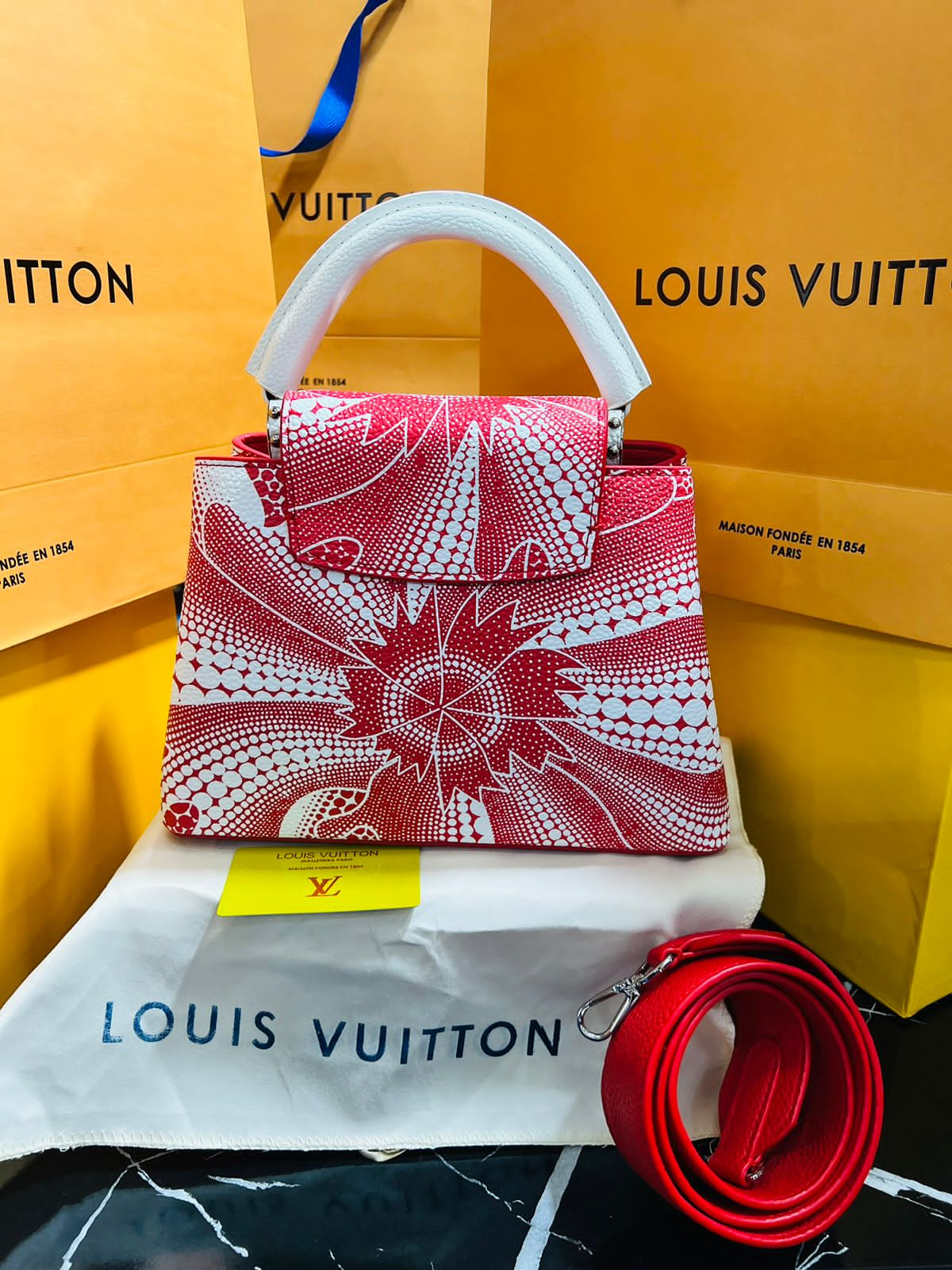 Louis Vuitton Capucine Edición Especial Rojo Blanco Piel