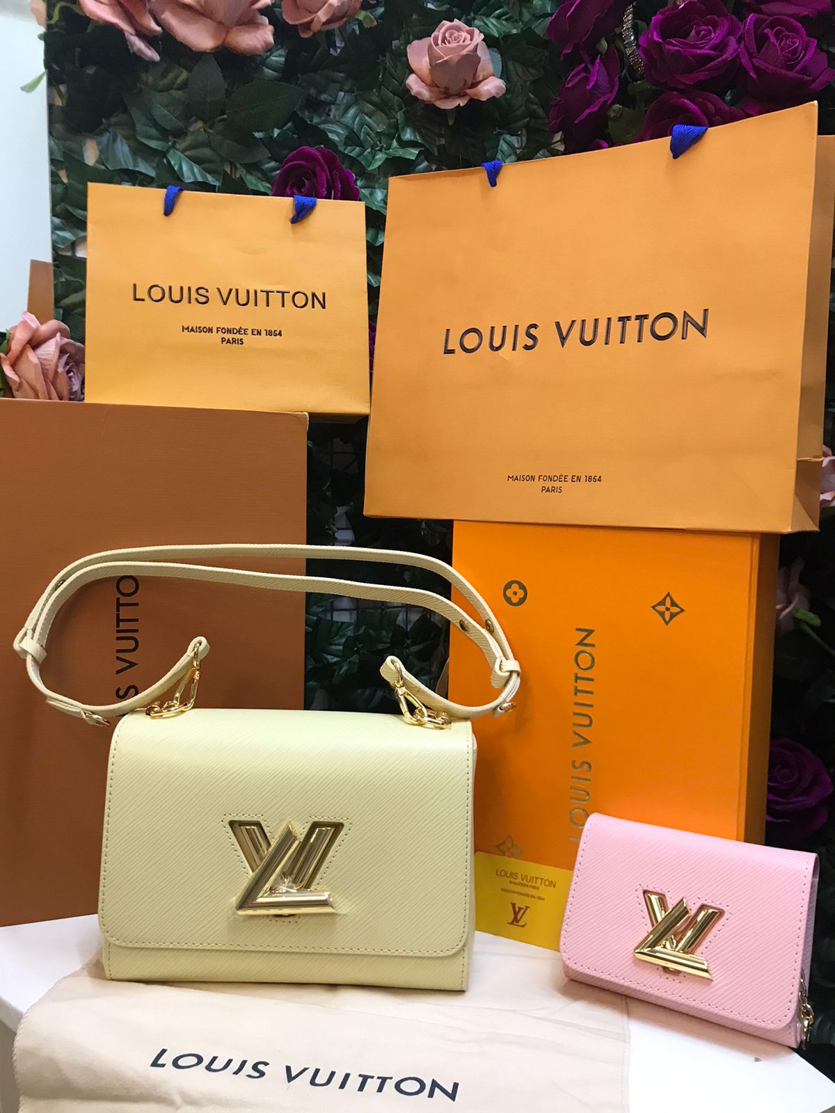 Louis Vuitton Beige con Monedero Rosa Piel