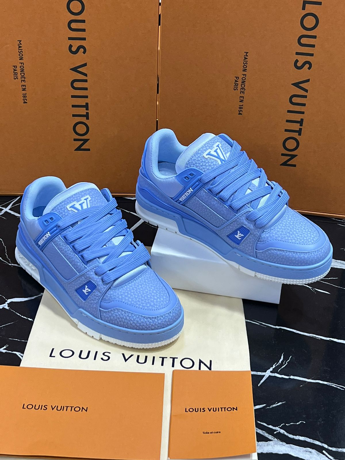 Louis Vuitton Tenis color azul