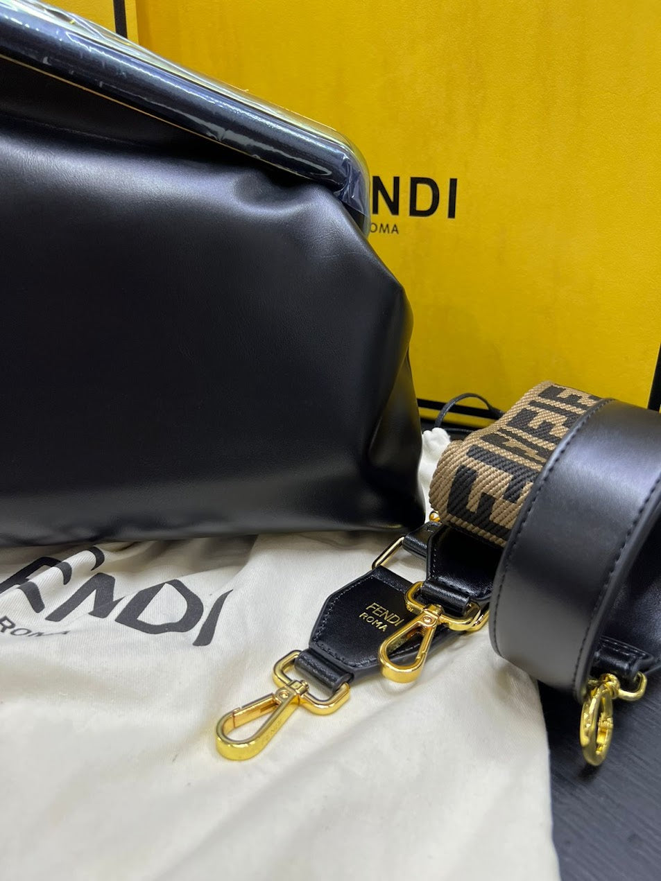 Fendi Negra Piel