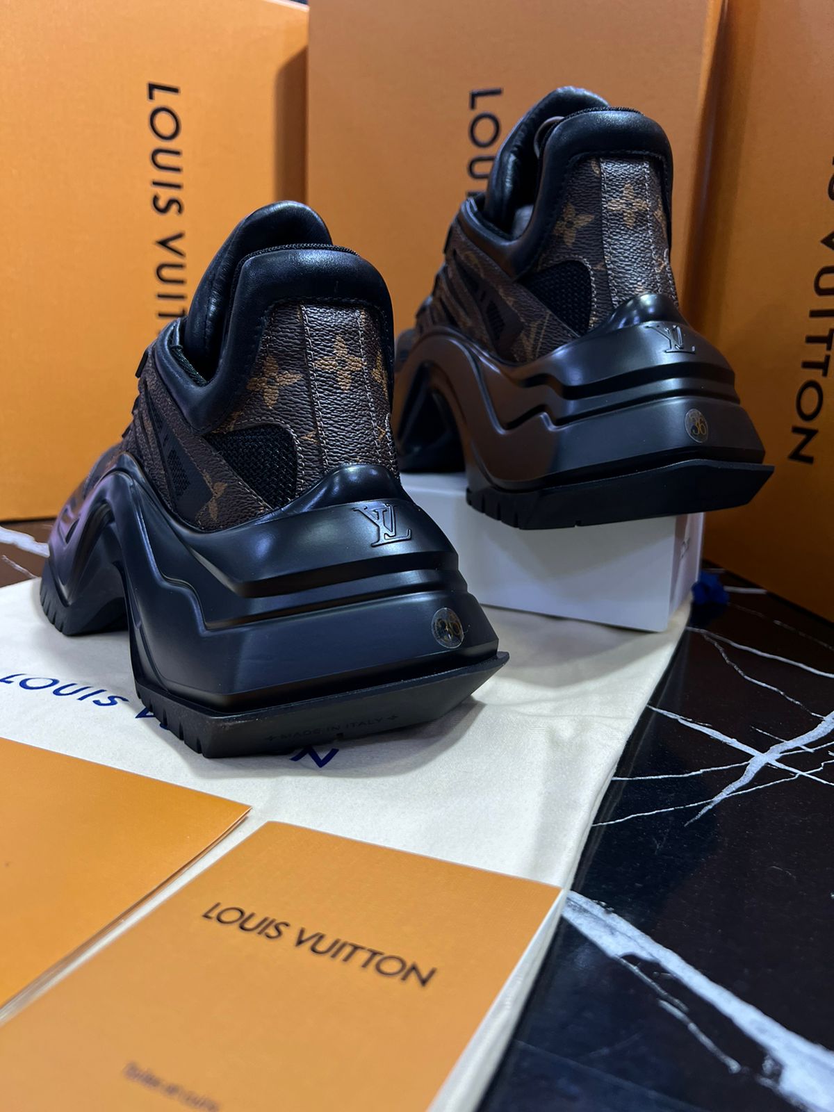 Louis Vuitton Tenis Negros