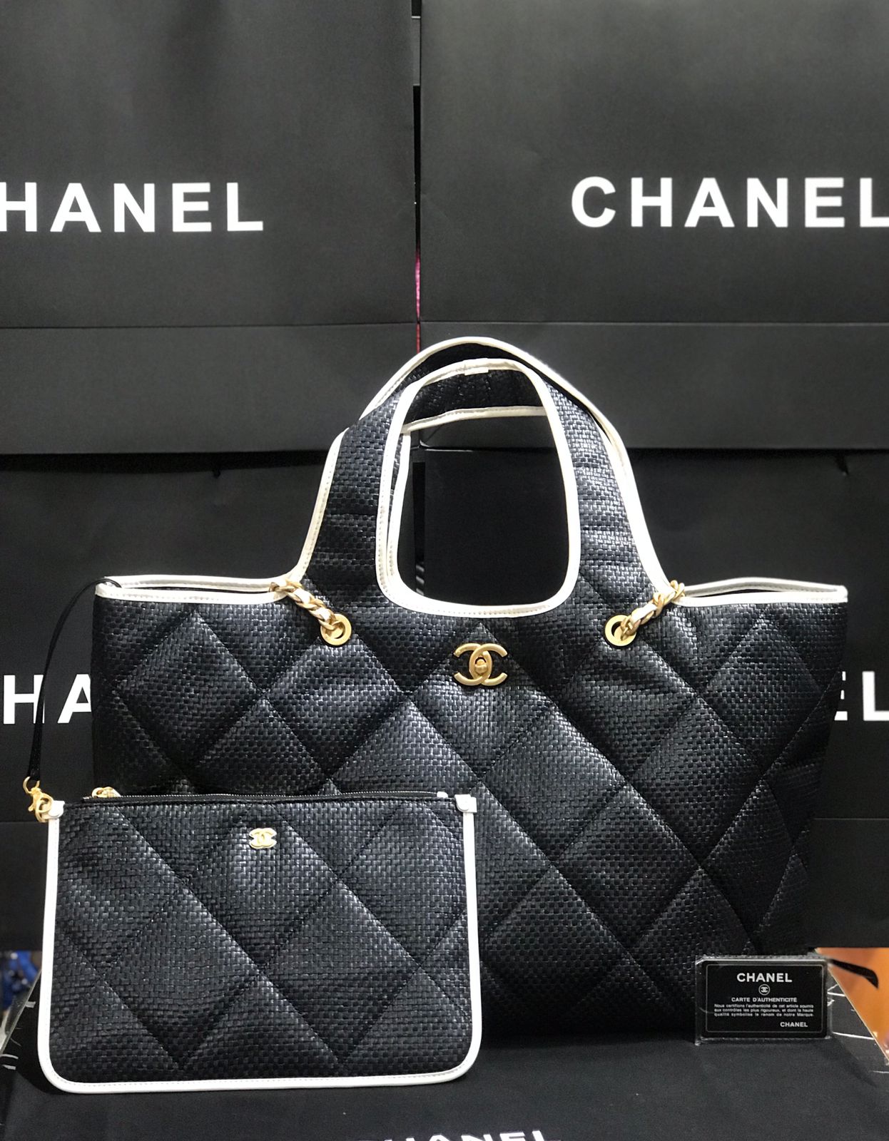 Chanel Negro Bordada Edición Especial