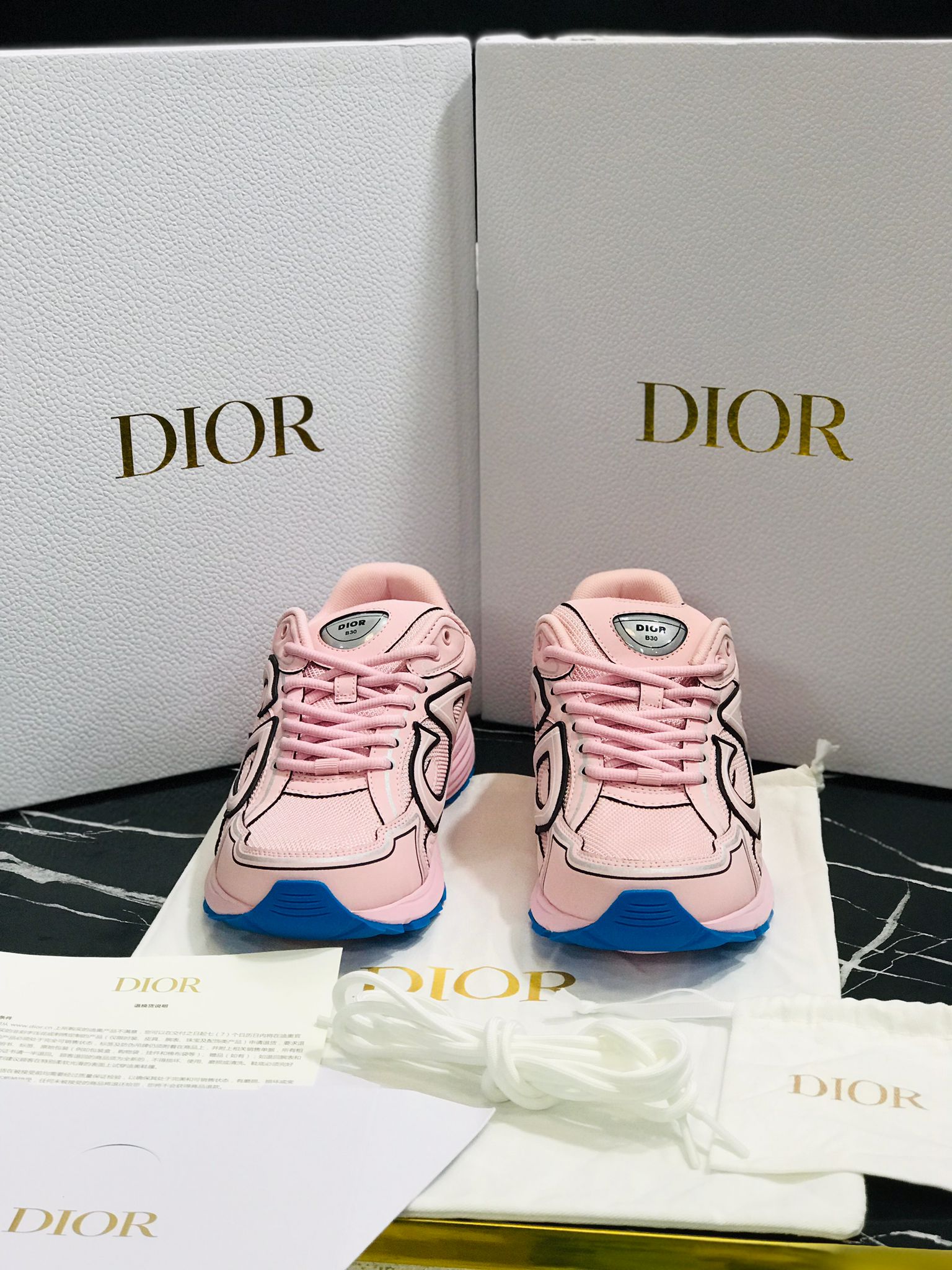 Christian Dior Tenis color rosa