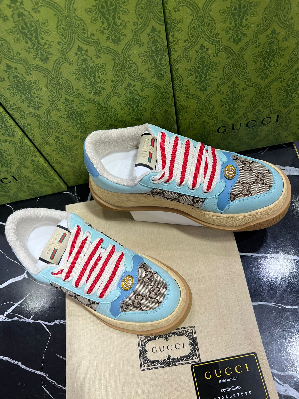 Gucci Tenis Azul con Rojo.