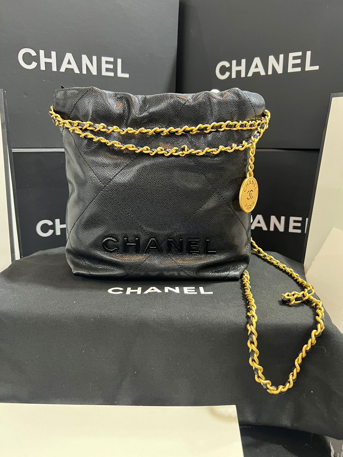 Chanel Negro Piel Cadena Dorada