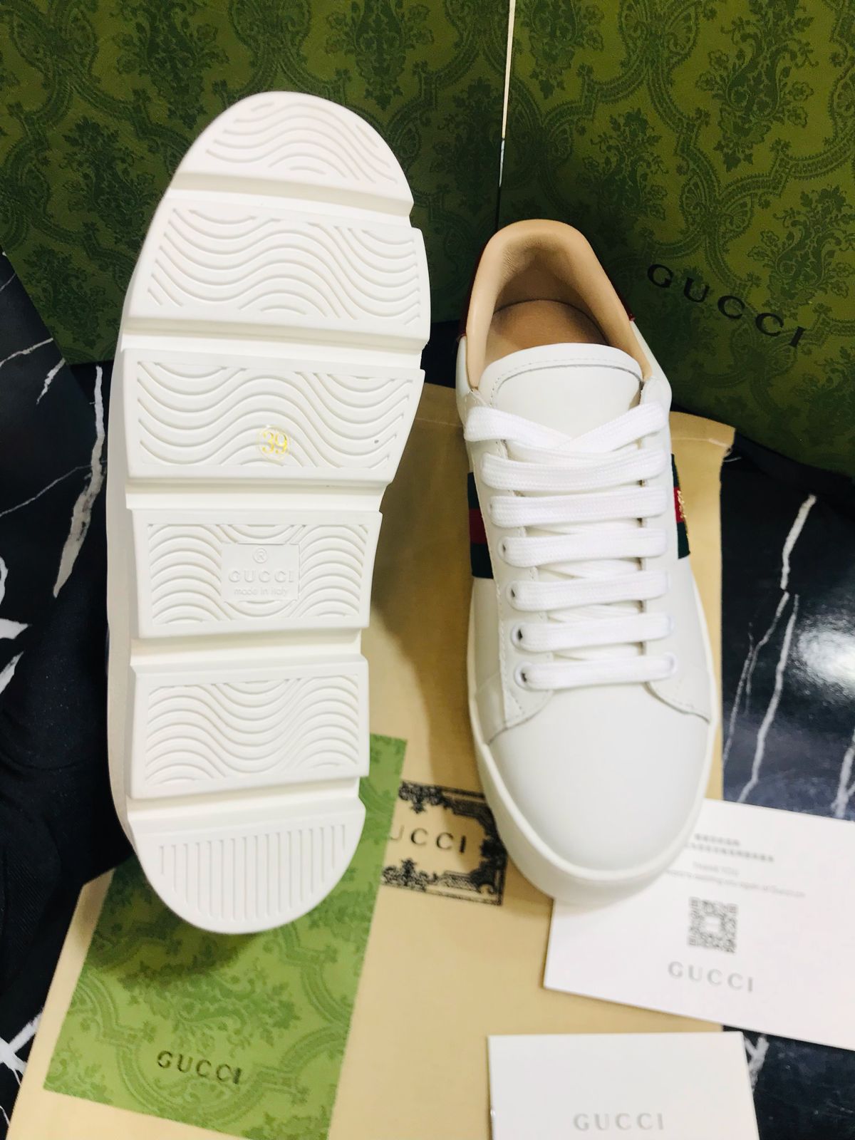 Gucci Tenis color blanco