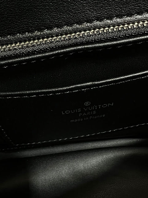 Louis Vuitton Negra Cadena Plateada Piel