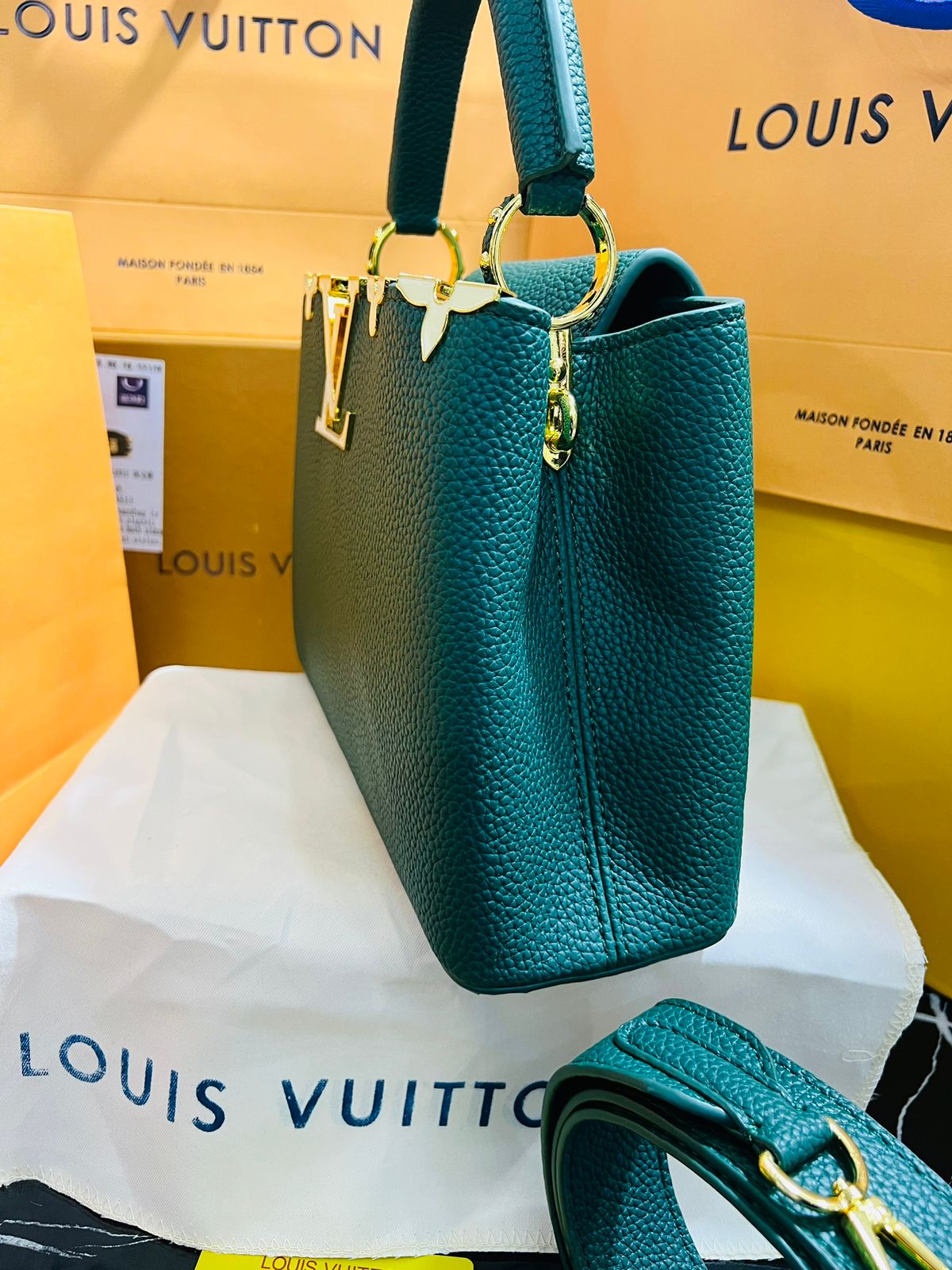 Louis Vuitton Capucine Verde Piel