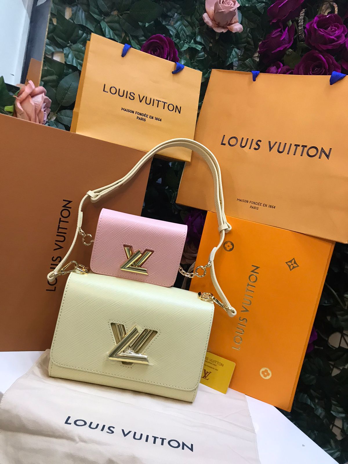 Louis Vuitton Beige con Monedero Rosa Piel