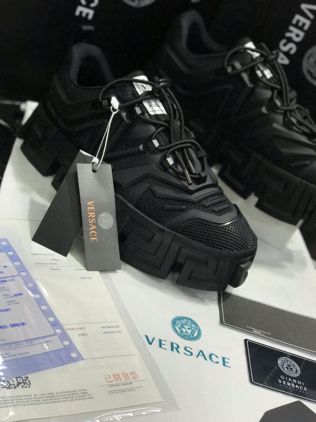 Versace tenis color negro Caballero