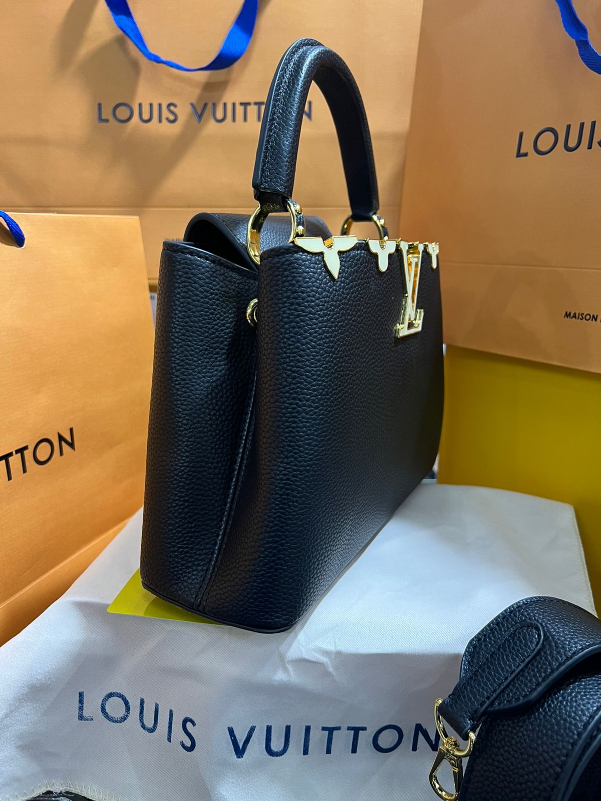 Louis Vuitton Capucine Negro Piel