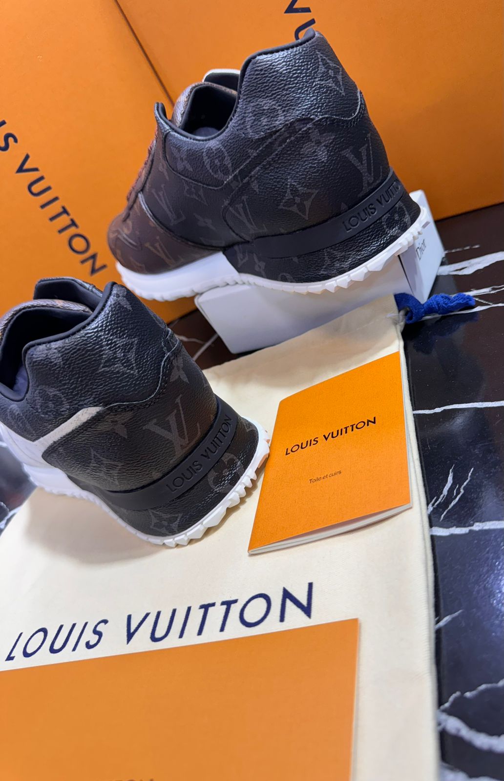 Louis Vuitton Tenis cafés Caballero