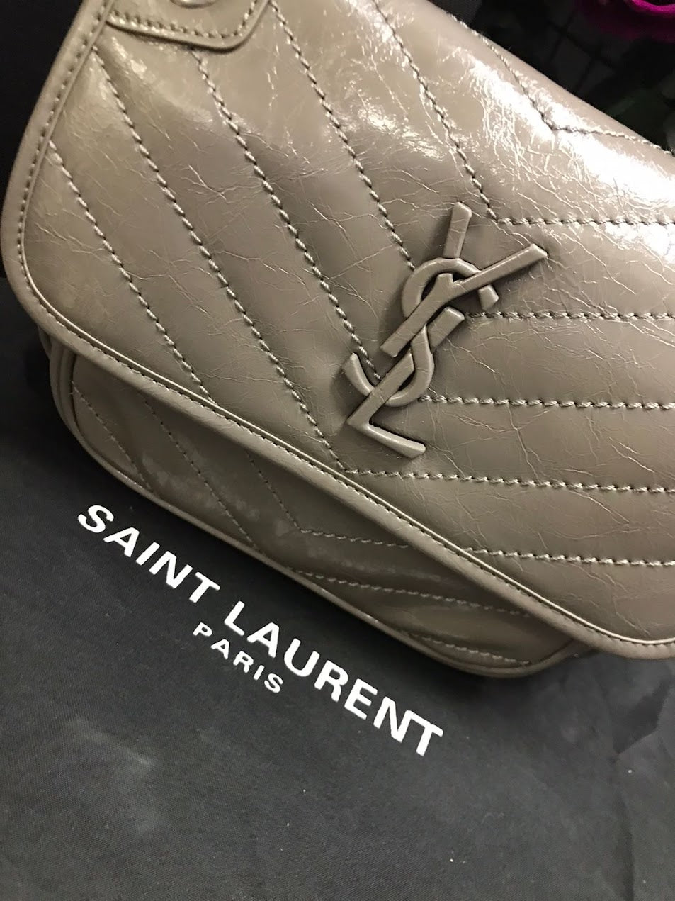 Saint Lauren YSL Gris Piel