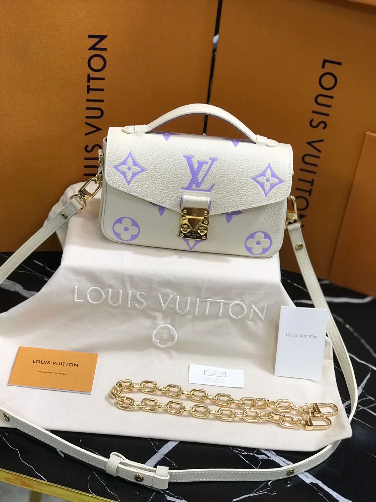 Louis Vuitton Blanco Lila Piel