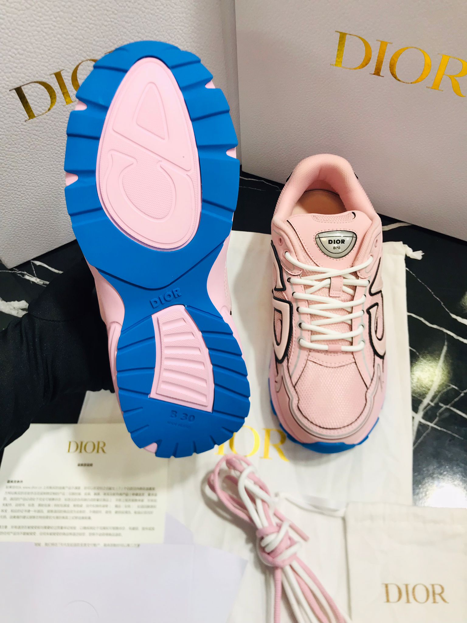 Christian Dior Tenis color rosa