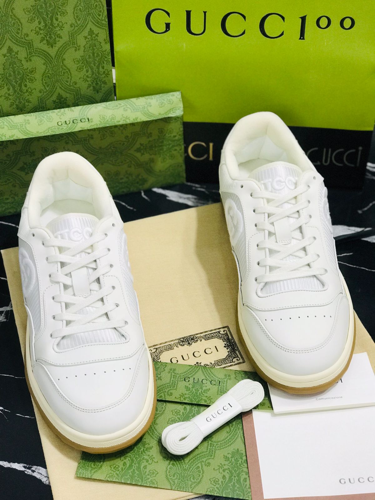 Gucci Tenis color crema Caballero