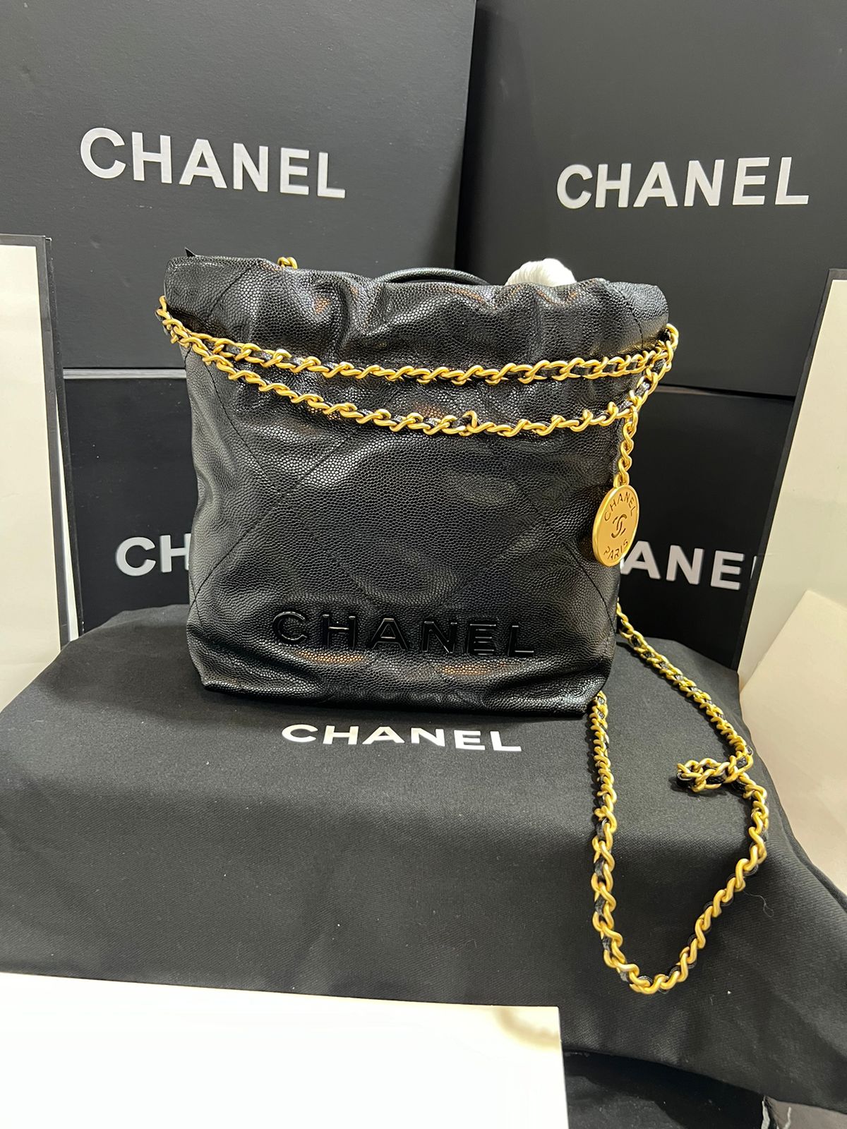 Chanel Negro Piel Cadena Dorada